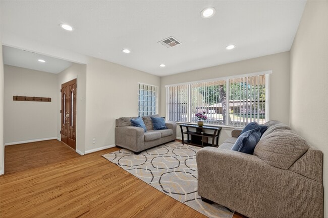 Building Photo - 4045 Osby Dr