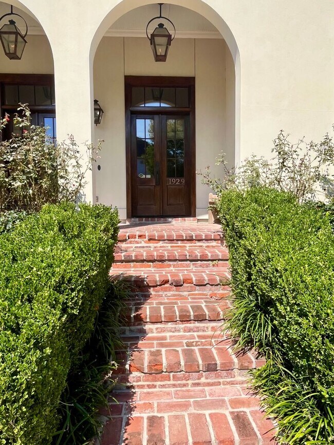 Building Photo - Beautiful Home in Rouzan of Southdowns neighborhood!