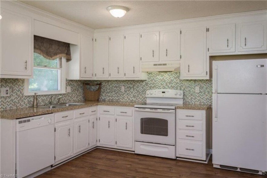 Building Photo - 204 Brambleton Ct