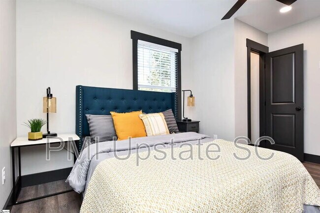 Building Photo - 105 McMakin Dr