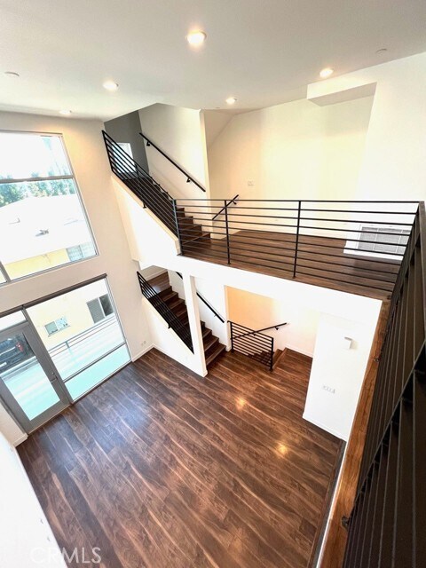 Building Photo - 6016 W Beachwood Ln