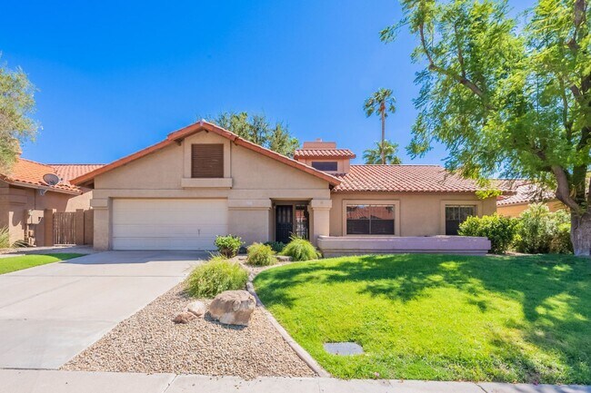 Building Photo - Scottsdale Ranch - Three Bedrooms and POOL!