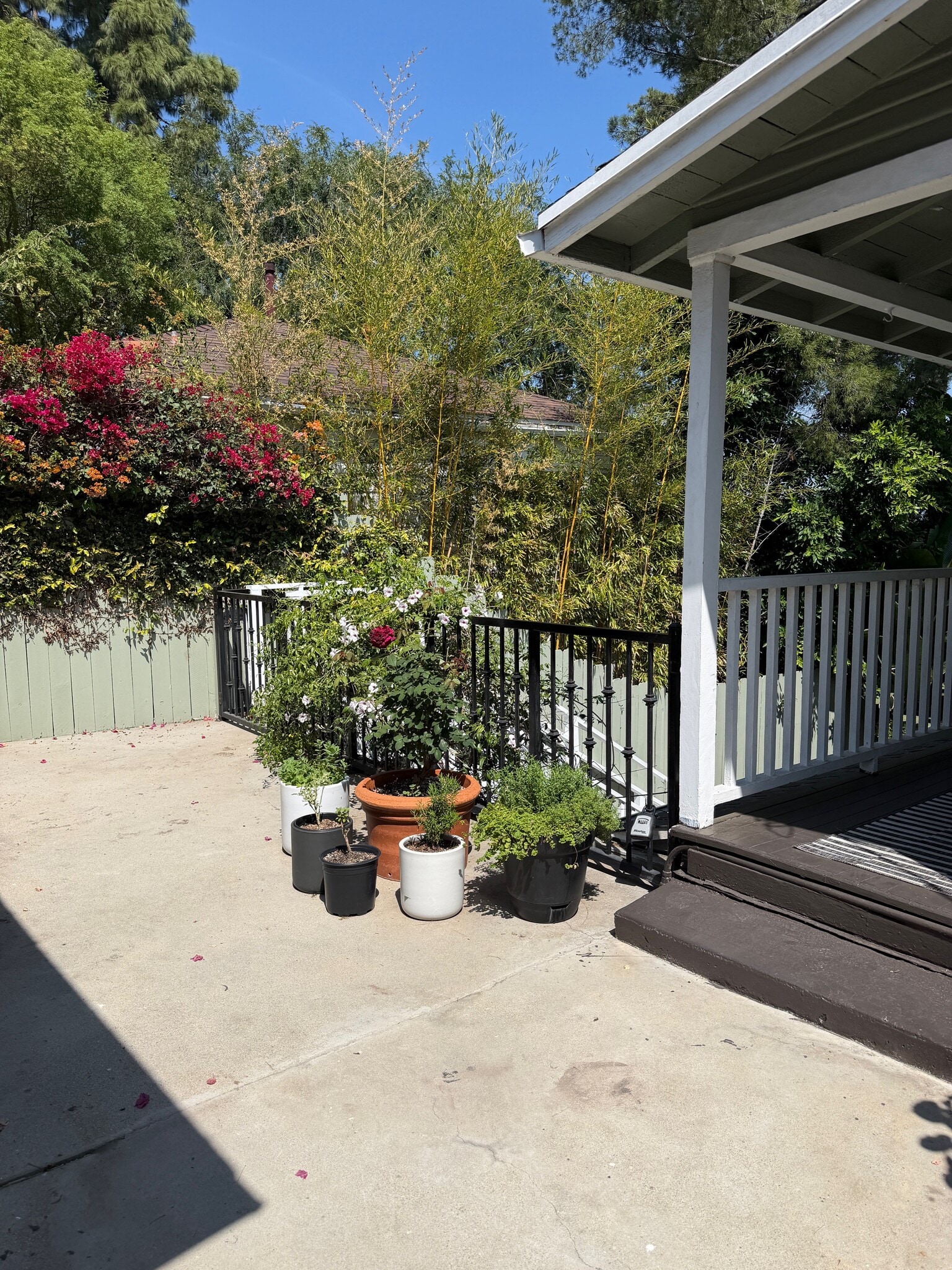 Entrance to lower unit - 518 1/2 Crane Blvd