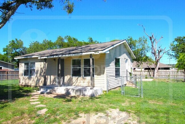 Building Photo - Now Leasing – 1103 S 5th Street