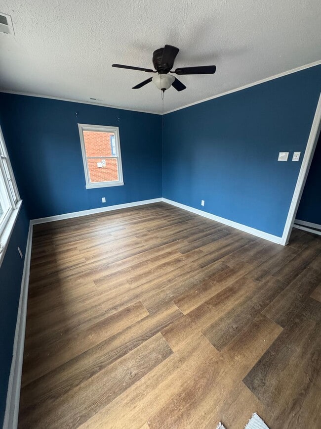 Building Photo - 211 Jane Ave