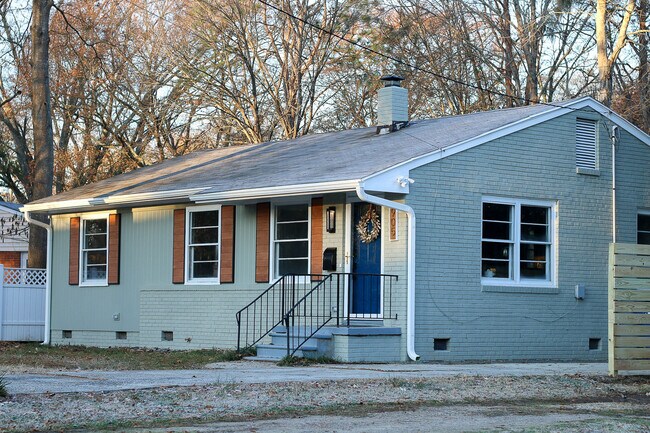 Great neighborhood walking distance to park, greenway, and the Alamo. - 905 Culpepper Ln
