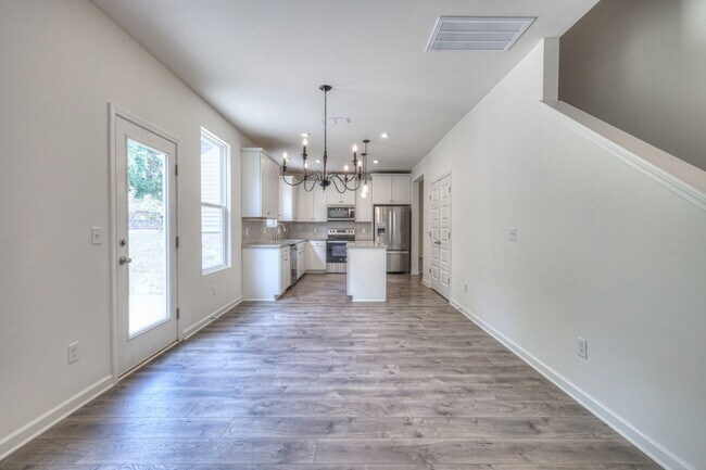 Building Photo - 523 Montrose Dr