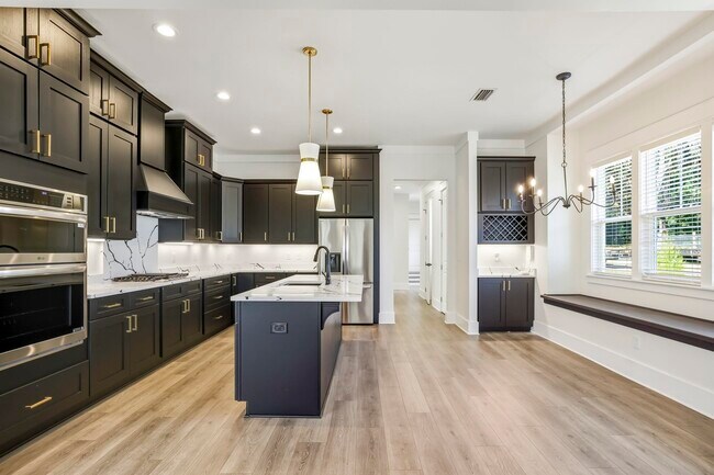 Building Photo - 4056 Biltmore Ave