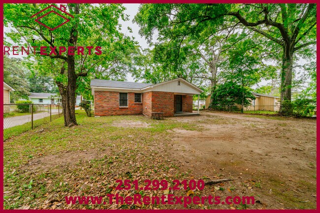 Building Photo - 470 Summerville St