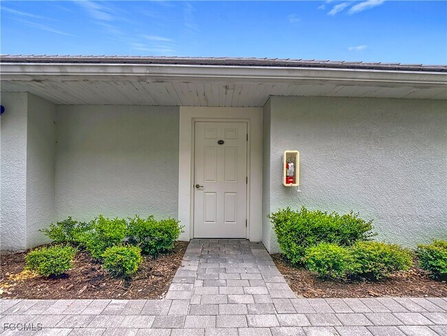Building Photo - 15960 Grassland Ln