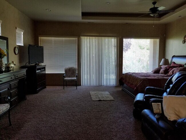 Building Photo - Beautiful Corner Lot! FULLY FURNISHED! Available Now!!