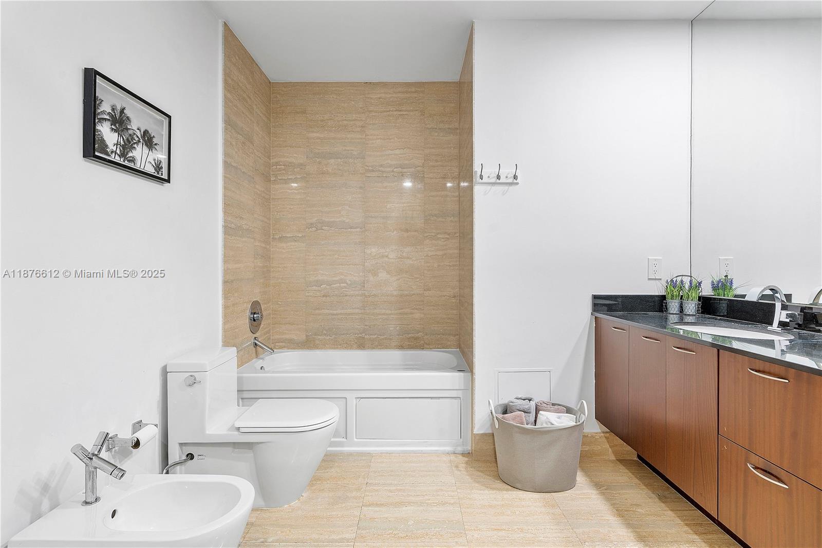 Building Photo - 15811 Collins Ave