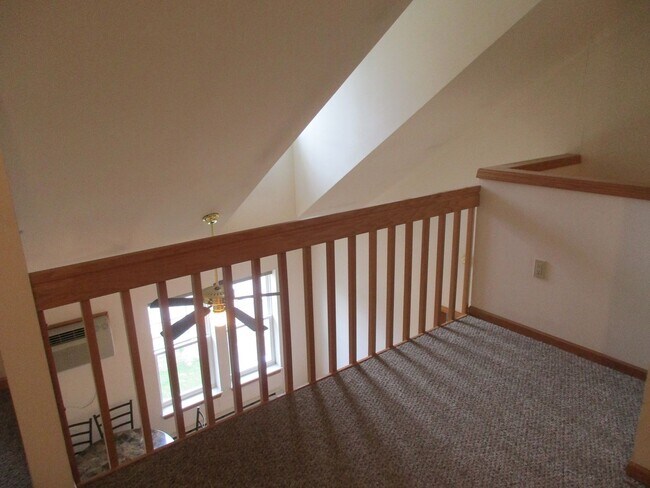Building Photo - 3 Bedroom, 2 Bath