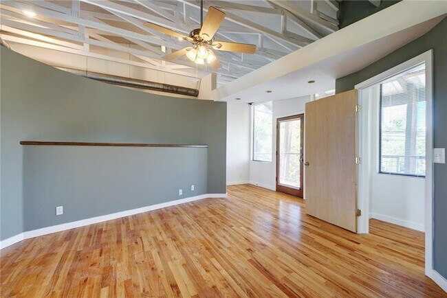 Building Photo - 1308 W N Loop Blvd