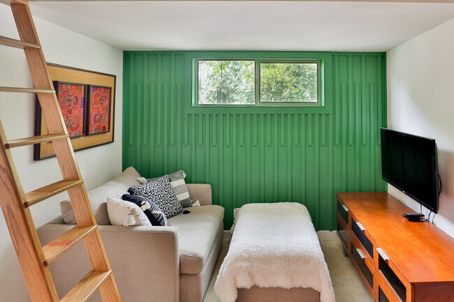 Building Photo - 55 Lynn St