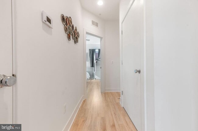 Building Photo - 317 Riggs Pk Pl NE