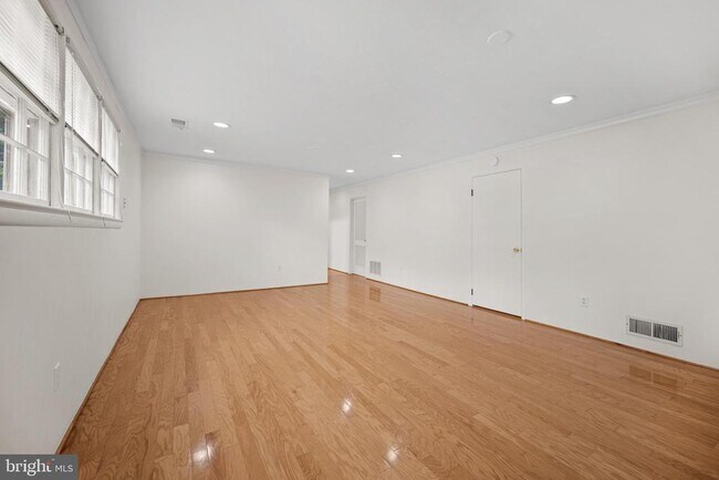 Building Photo - 4125 25th Pl N