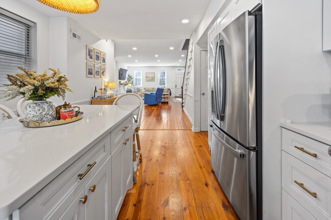 Building Photo - 2207 Lombard St