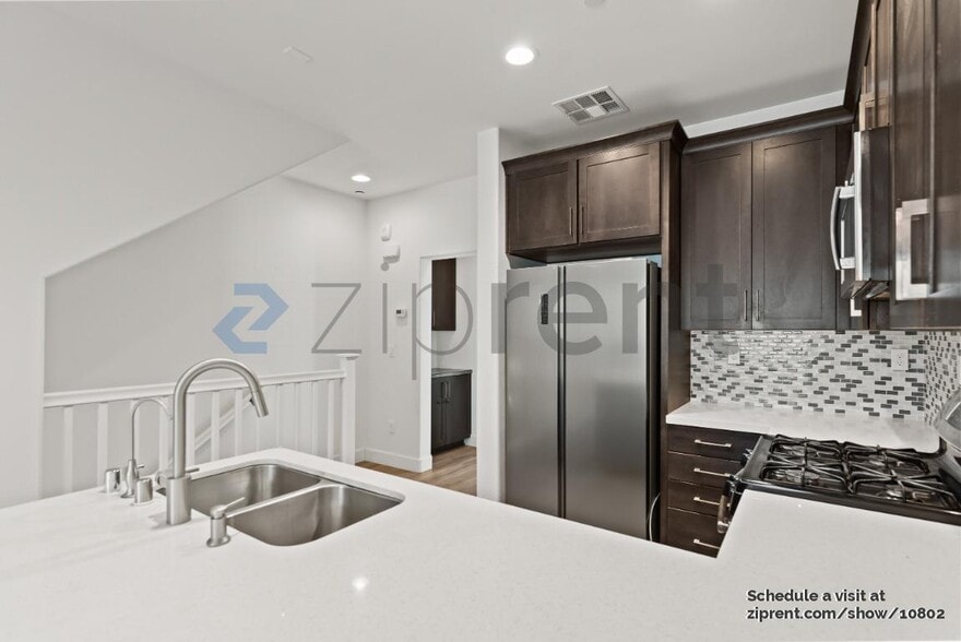 Building Photo - 5533 Great Oaks Pky