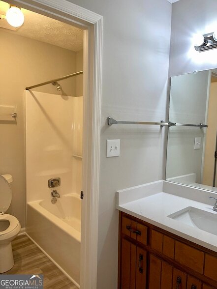 Building Photo - 5870 Sheldon Ct