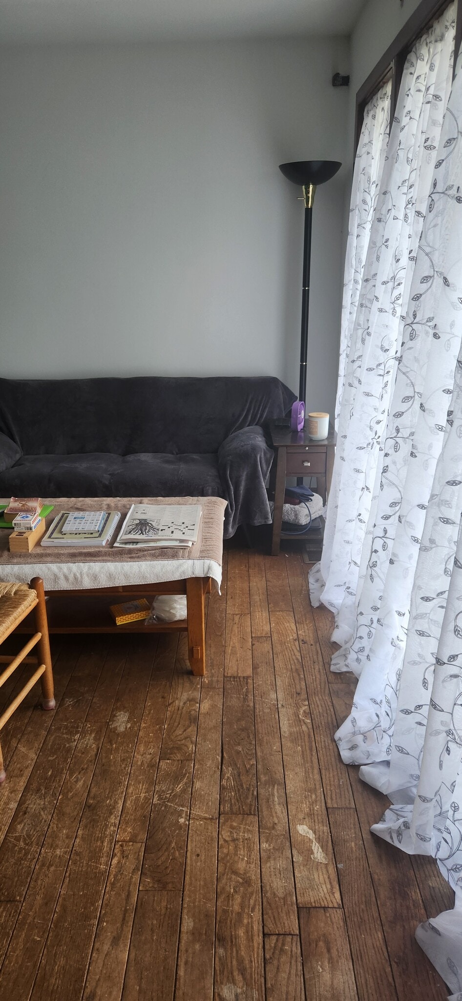 Cozy extra seat in livingroom - 2116 Thaler Ave