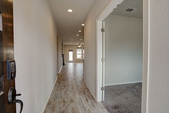 Building Photo - Beautiful 4/BR 3.5/BA Home for Rent in Aus...
