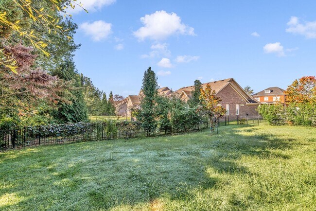 Building Photo - Stunning rental home on a premium lot in s...