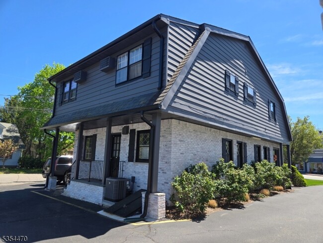 Building Photo - 198 Newark Pompton Turnpike
