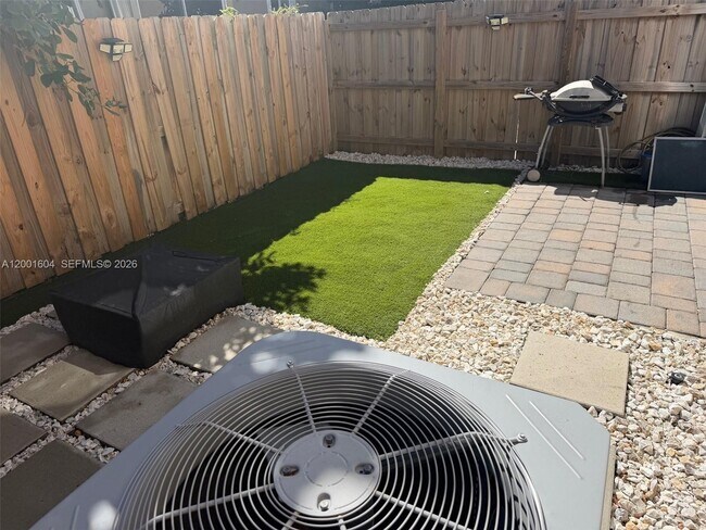 Building Photo - 2432 SE 10th St