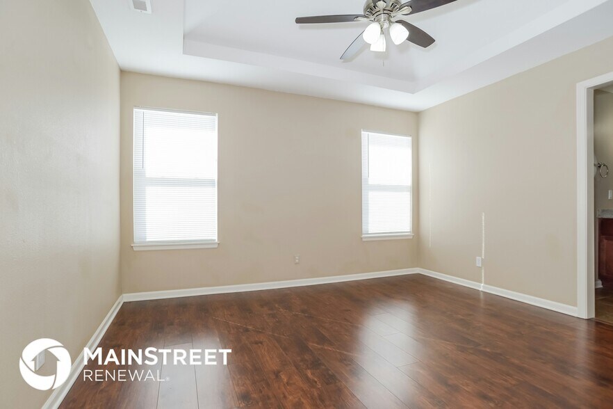 Building Photo - 1106 SE Oak Ridge Dr