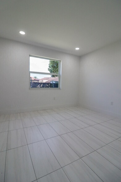 Building Photo - 10384 SW 9th Ter