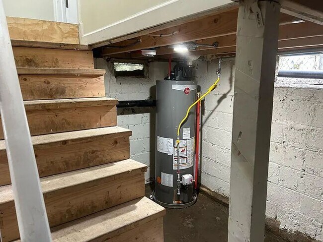 Building Photo - NEWLY REBUILT ONE LEVEL LIVING SPACE