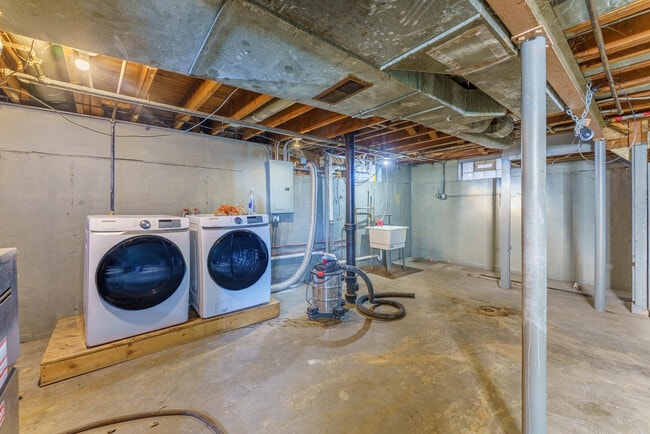 Building Photo - 2116 S 21st Ave