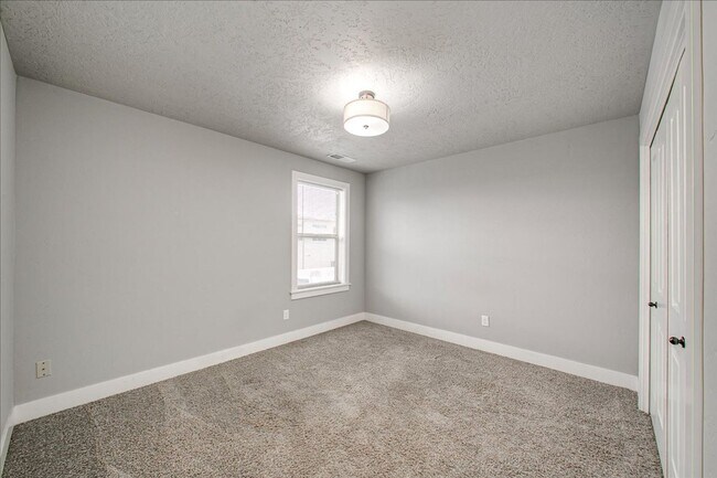 Building Photo - Modern 2 Story Home in North End!
