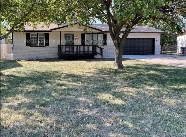 Primary Photo - Spacious 3-Bedroom Home for Rent with Base...