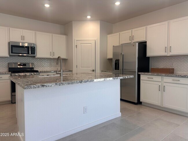 Building Photo - 22655 W Mohawk Ln