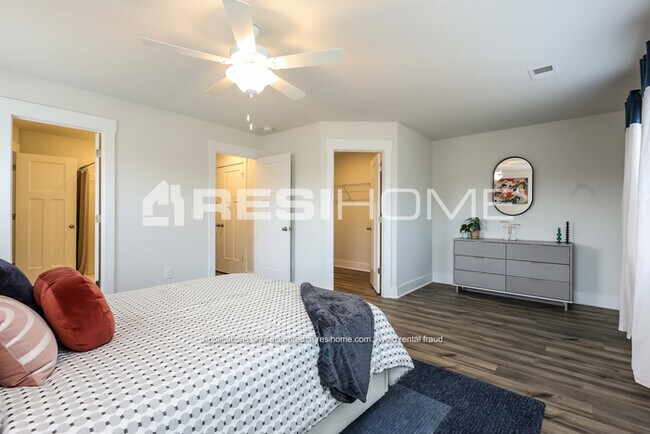Building Photo - 207 Camber Ct