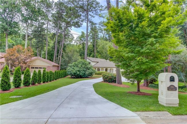 Building Photo - 770 Crest Valley Dr NW