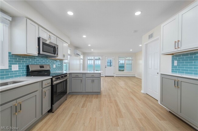 Building Photo - 3844 Edgewater Dr