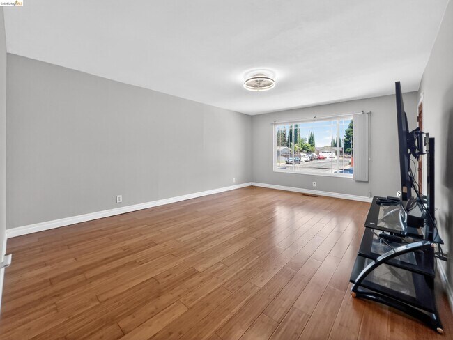Building Photo - 2928 Rio Grande Dr