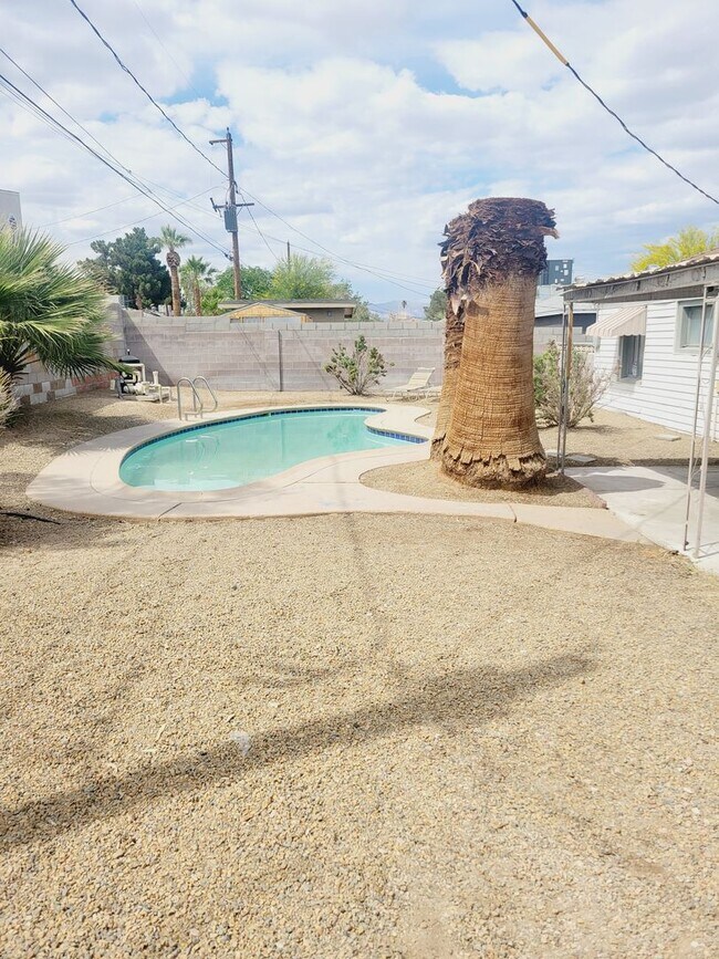 Building Photo - HOME WITH SPARKLING POOL! NO HOA!