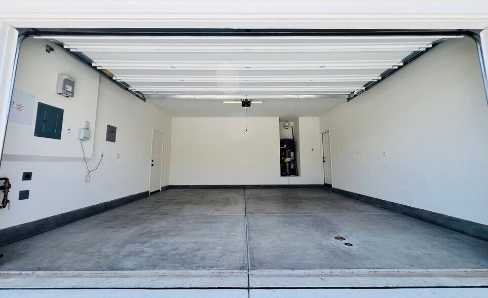 Building Photo - 45123 Quicksilver Rd