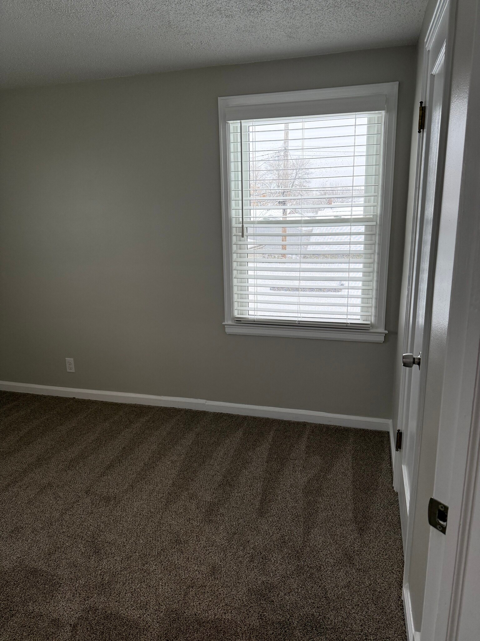 Building Photo - 33 Montfort Dr