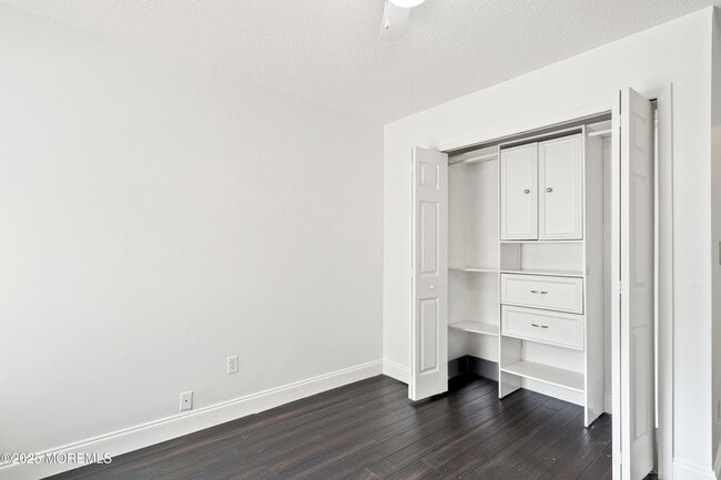 Building Photo - 62 Woodmere Dr