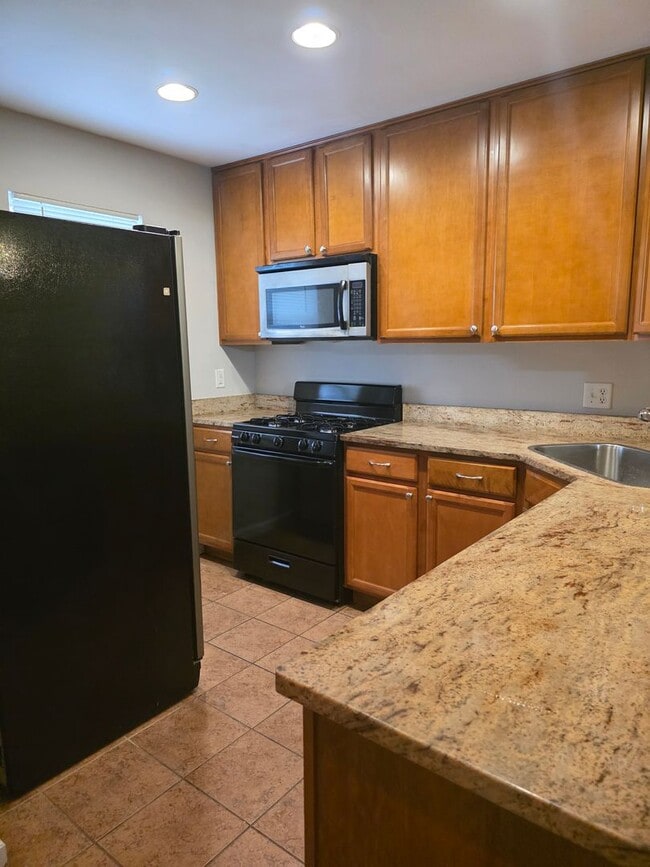 Building Photo - Twin Home in Saddlebrook