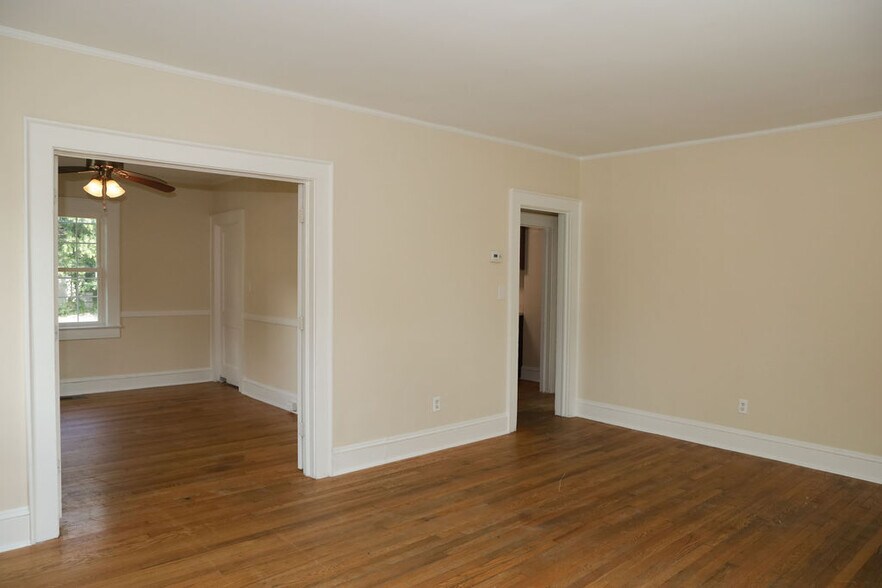 Building Photo - 603 Mayflower Dr