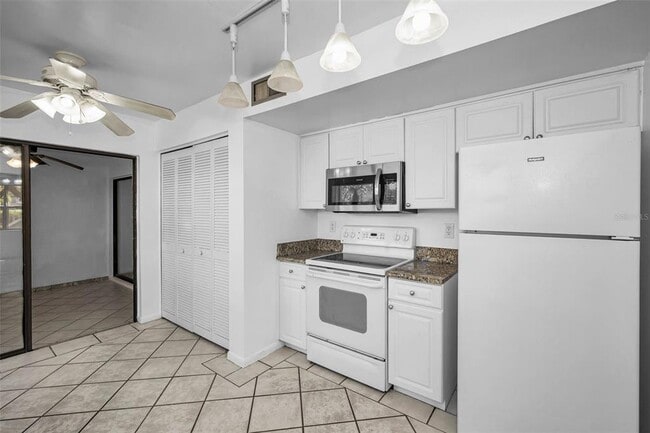 Building Photo - 10626 Longwood Dr
