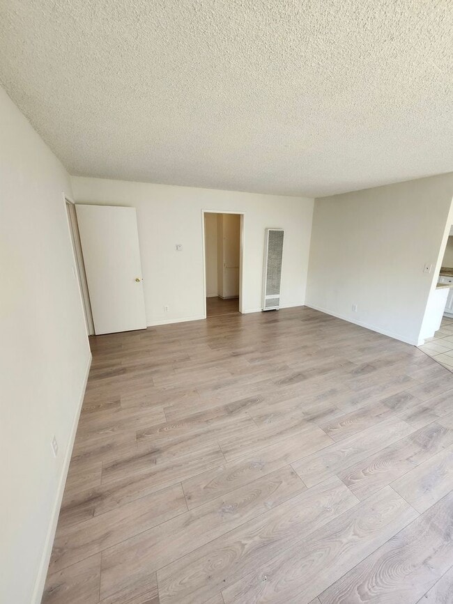 Building Photo - 438 Silverwood Ave