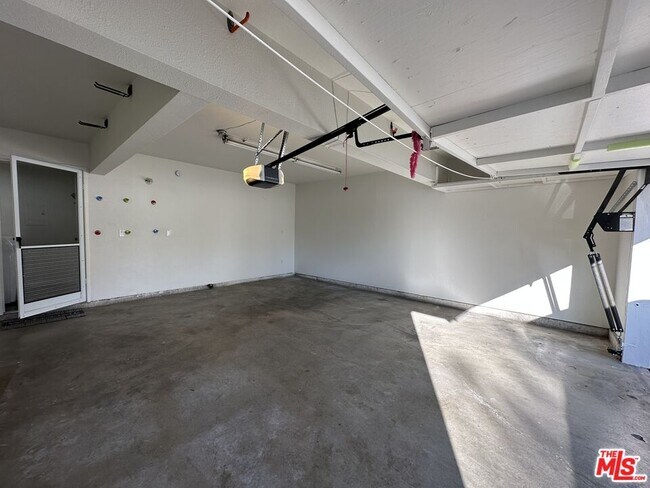 Building Photo - 4240 Lost Hills Rd