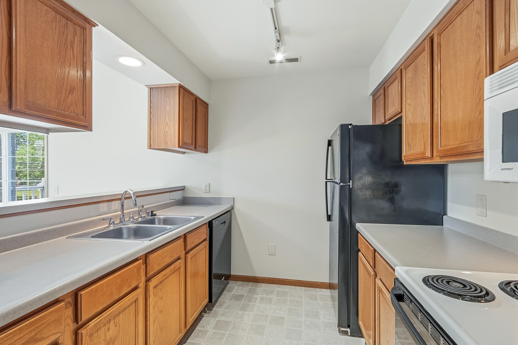 Building Photo - 3509 Maple Grove Dr
